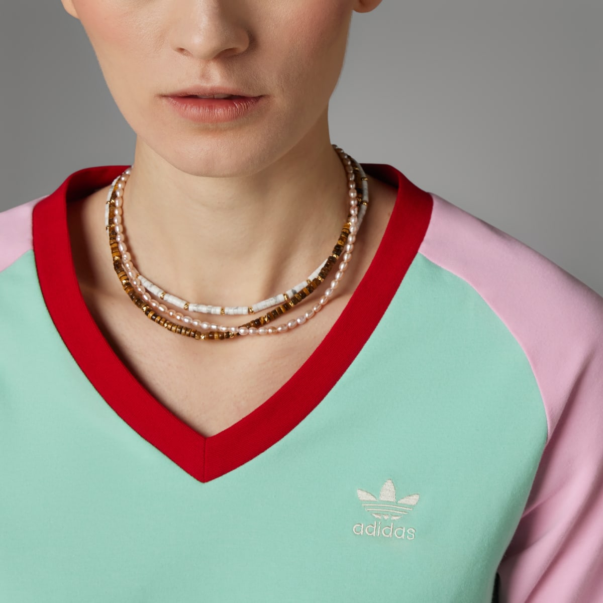 Adidas Camiseta Adicolor 70s V-Neck Cali. 9 Adidas Camiseta Adicolor 70s V-Neck Cali. 9