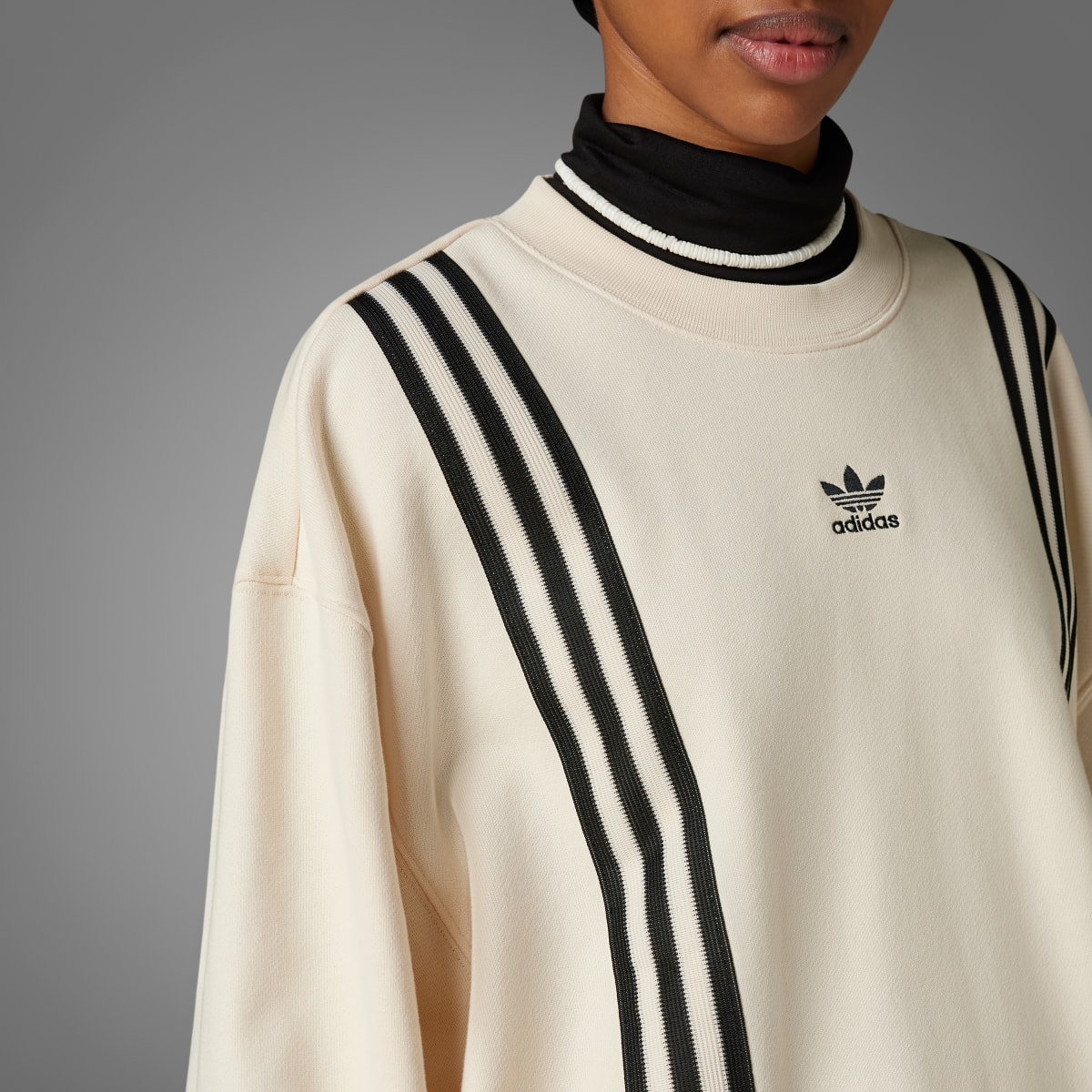 Adidas adicolor 70s 3-Streifen Sweatshirt. 5
