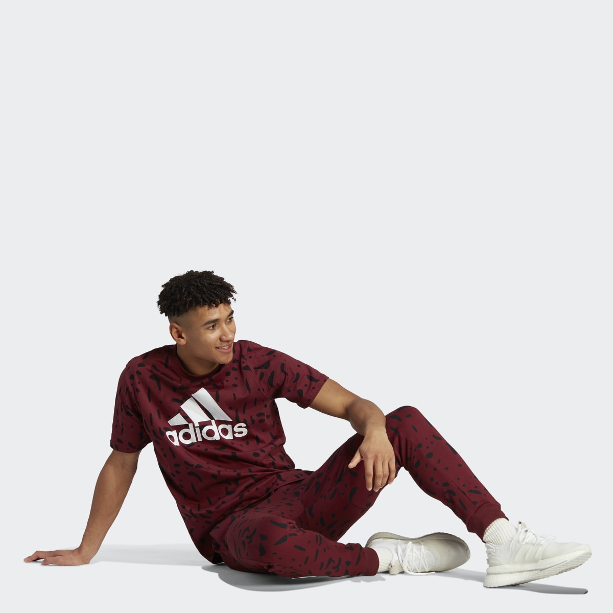 Adidas Playera Essentials Single Jersey Big Logo Allover Print. 4