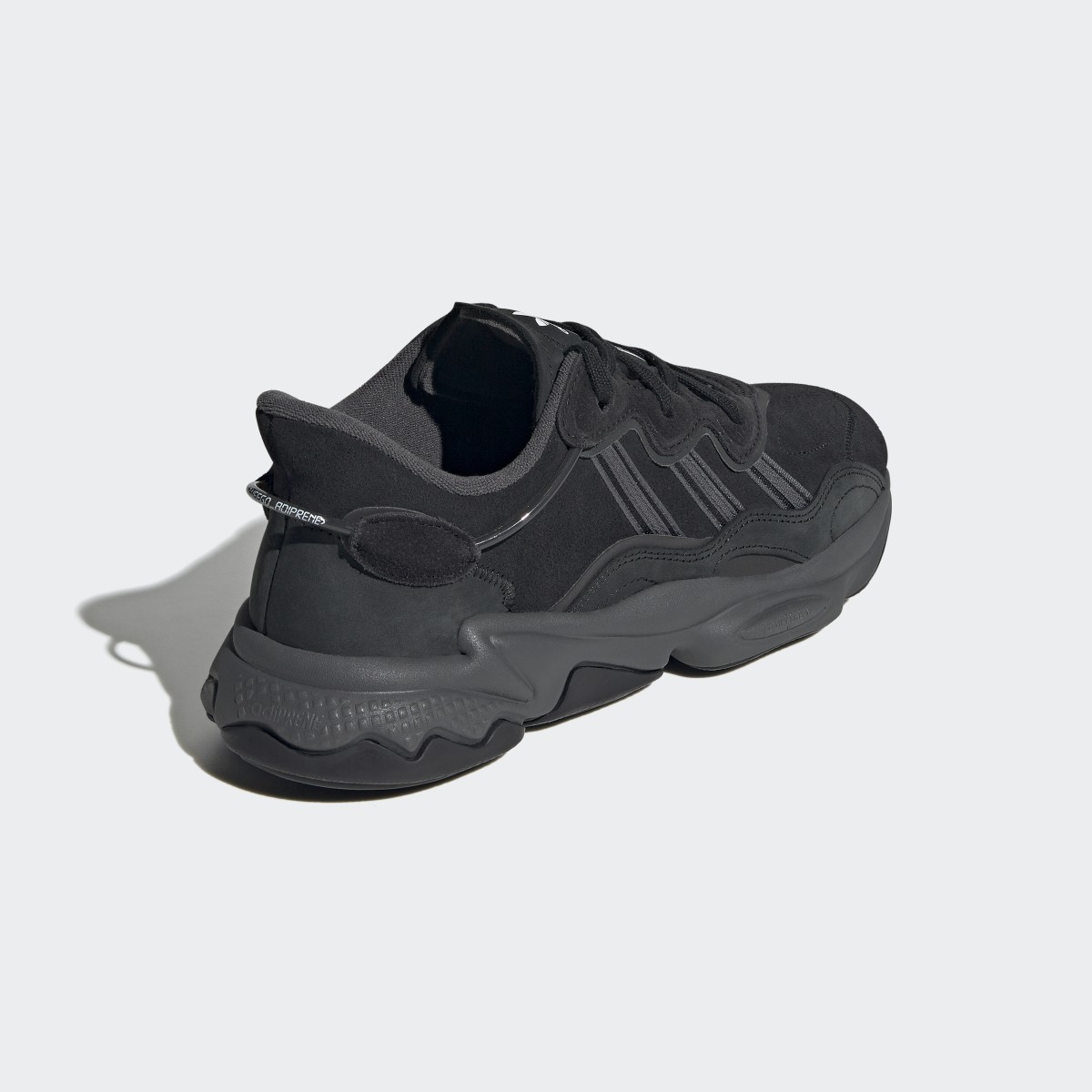 Adidas Chaussure OZWEEGO. 9