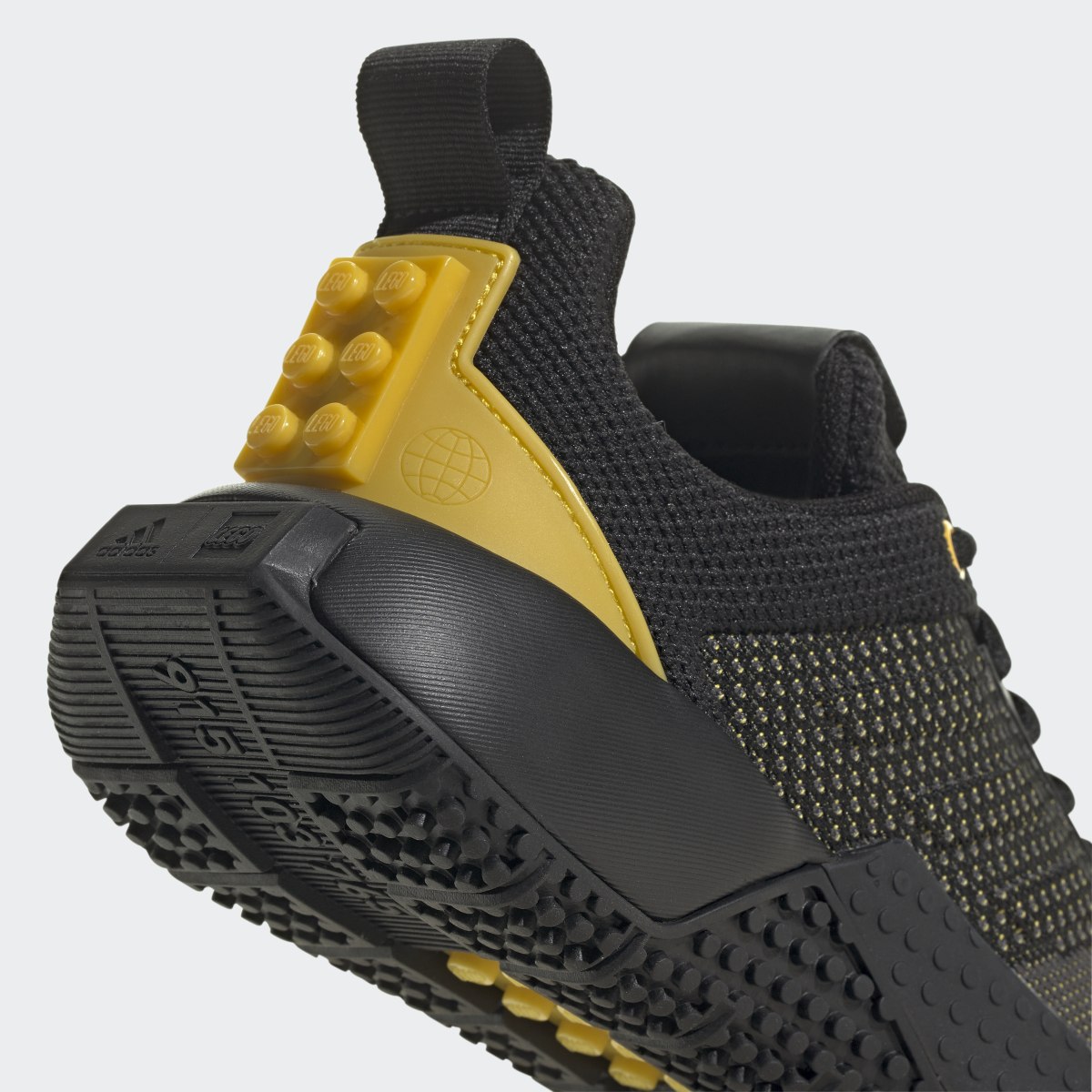 Adidas x LEGO Sport Pro Laufschuh. 10