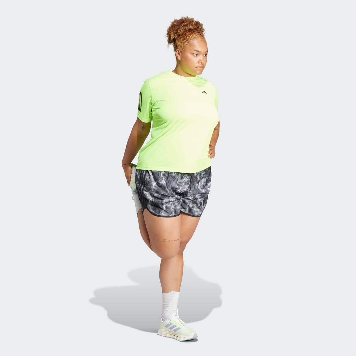 Adidas T-shirt Own the Run (Curvy). 4