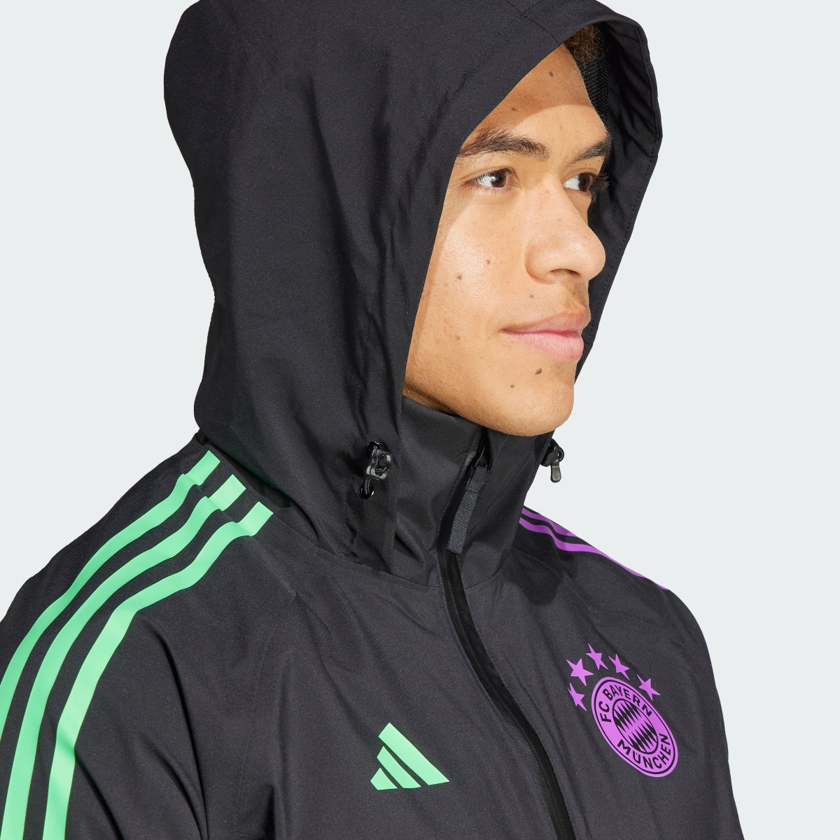 Adidas Chaqueta impermeable FC Bayern Condivo 23. 8