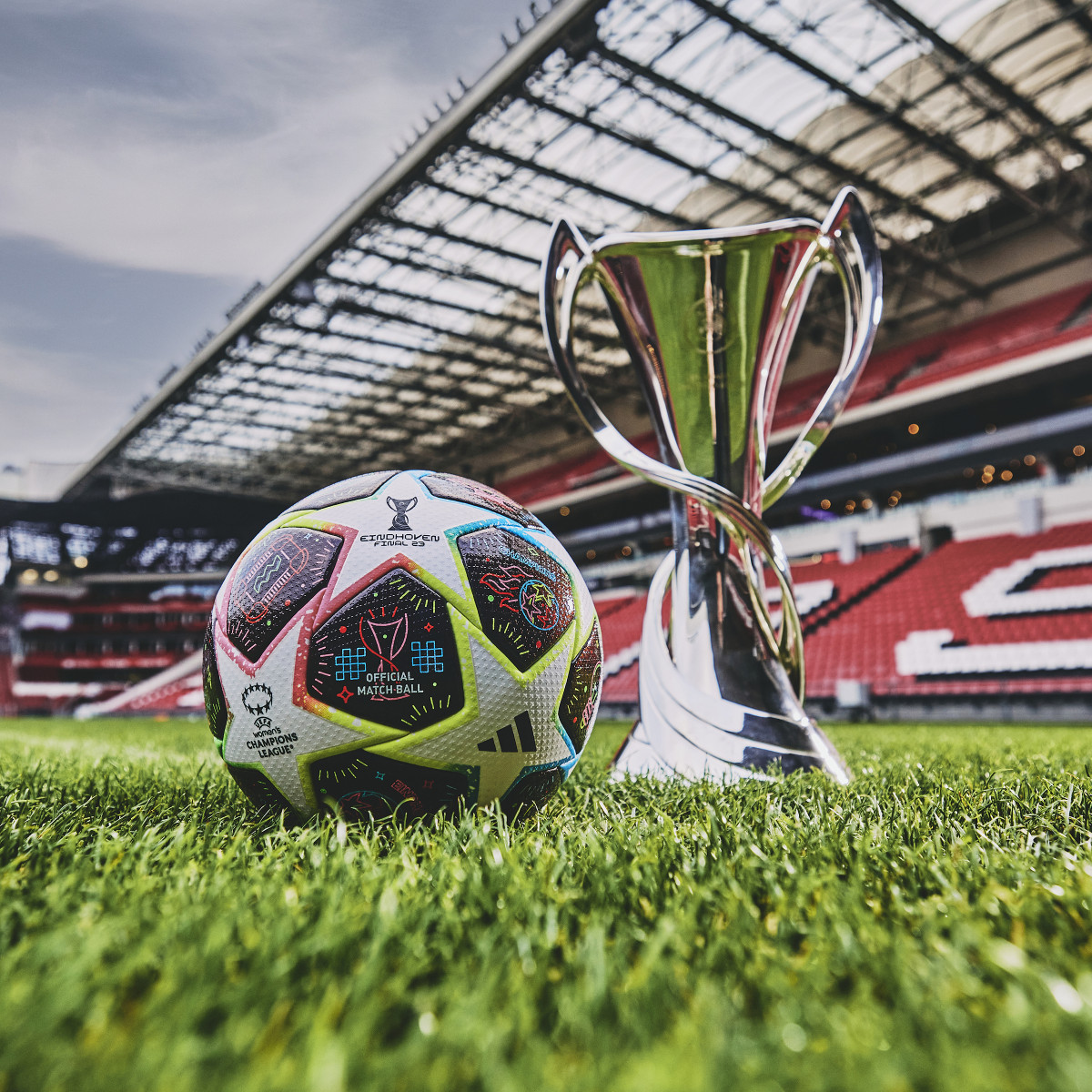 Adidas Balón Pro Eindhoven UWCL. 6