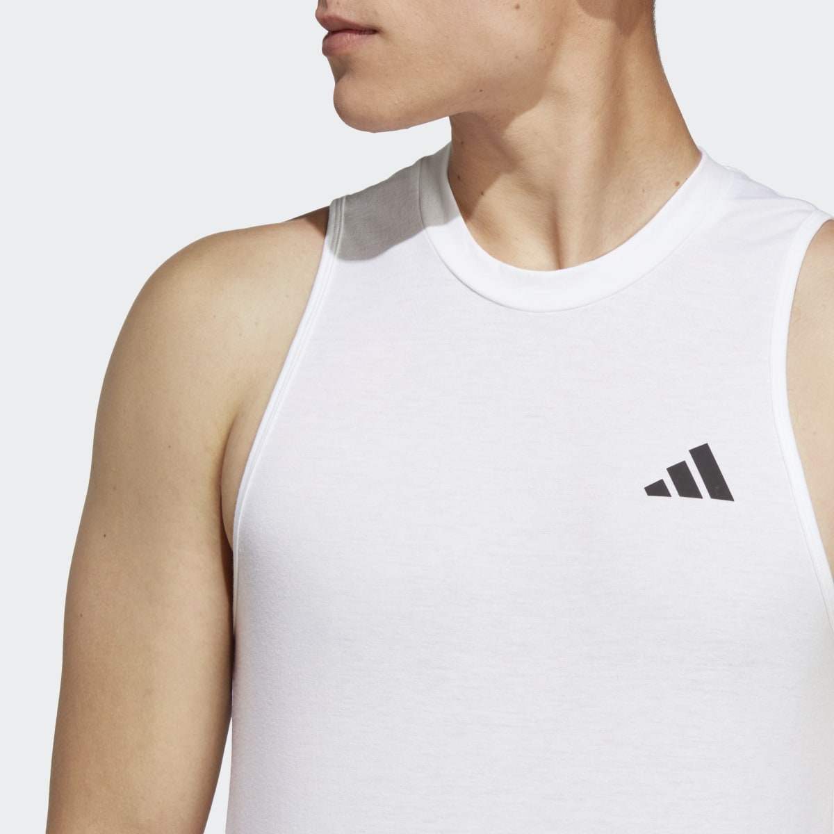 Adidas T-shirt d'entraînement sans manches Train Essentials Feelready. 6
