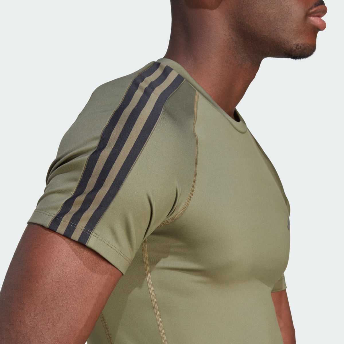 Adidas Playera De Entrenamiento Techfit 3 Franjas. 7