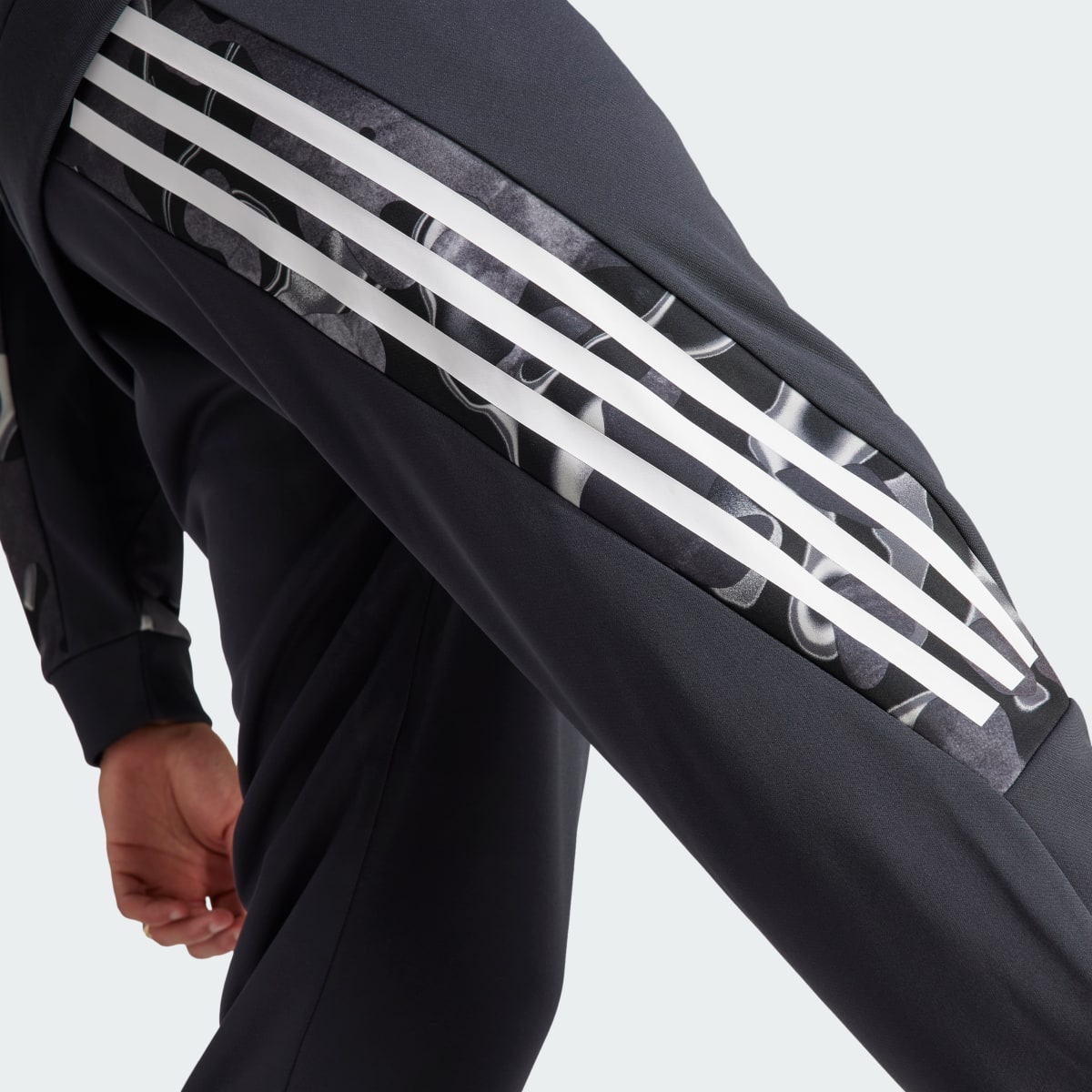 Adidas Pantalon imprimé intégral Future Icons. 6