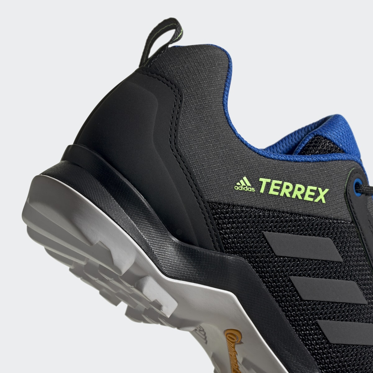 Adidas Scarpe da hiking Terrex AX3. 11