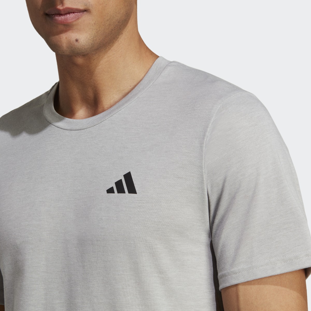 Adidas T-shirt da allenamento Train Essentials Feelready. 6