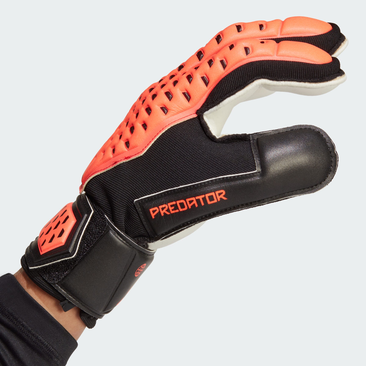 Adidas Predator Match Fingersave Gloves. 5