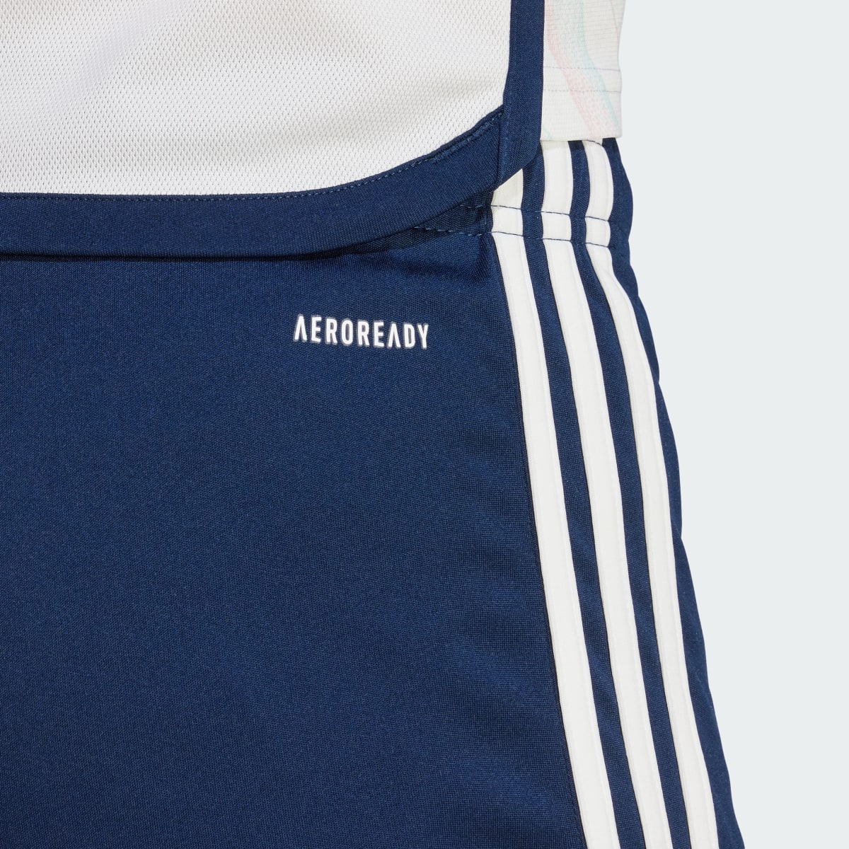 Adidas Ajax 23/24 Auswärtsshorts. 7