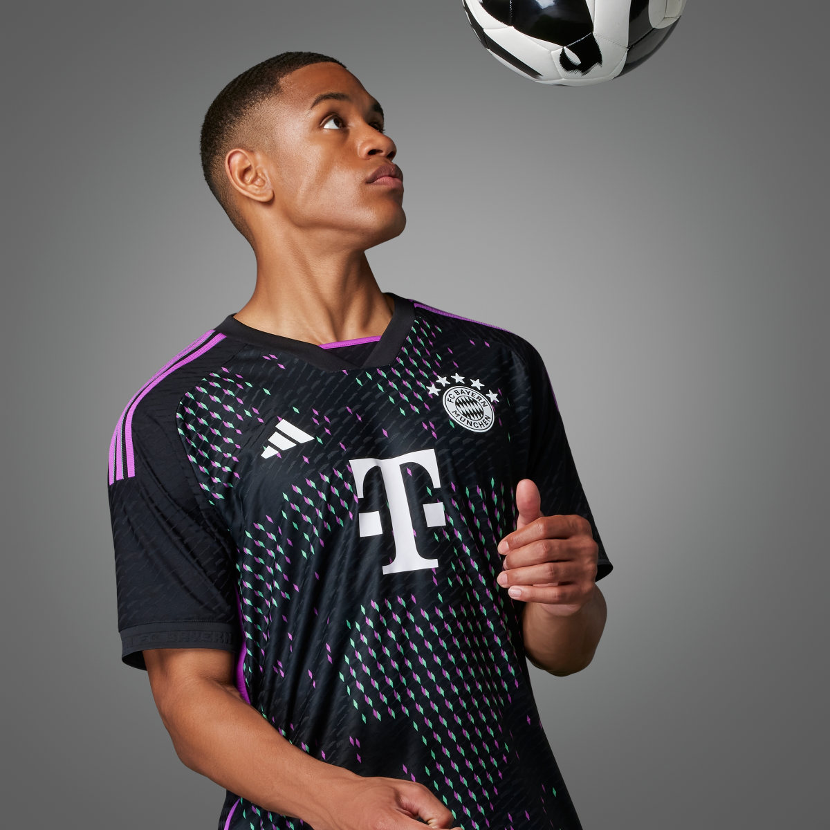 Adidas Camisola Alternativa Oficial 23/24 do FC Bayern München. 10