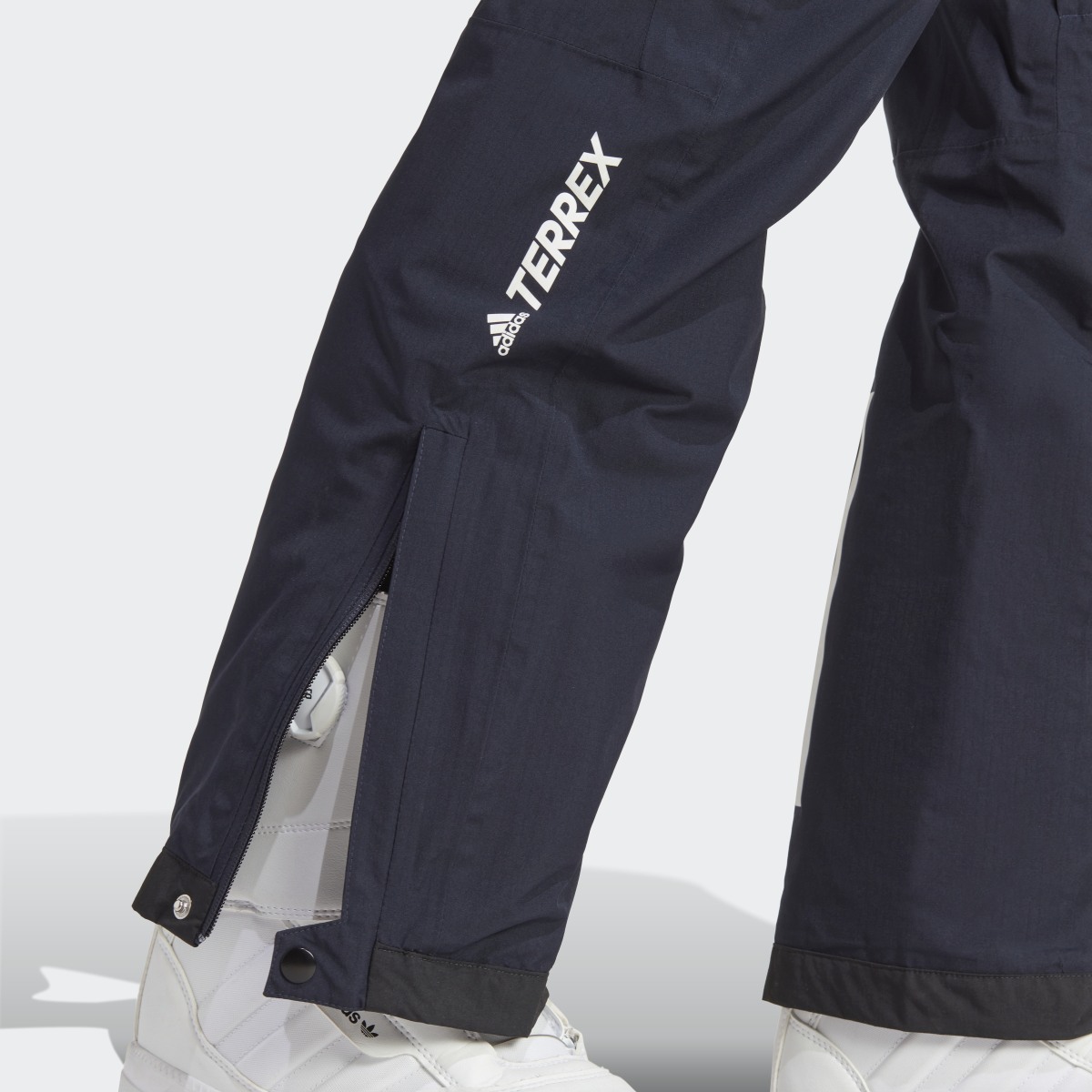 Adidas Pantalón técnico Resort Two-Layer Insulated. 6