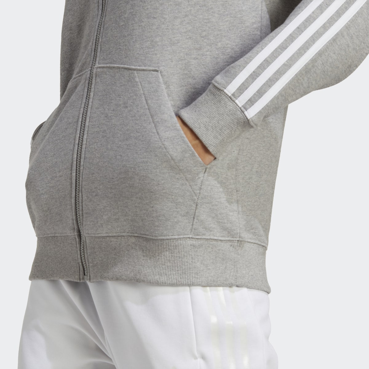 Adidas Felpa con cappuccio Essentials 3-Stripes French Terry Regular Full-Zip. 7