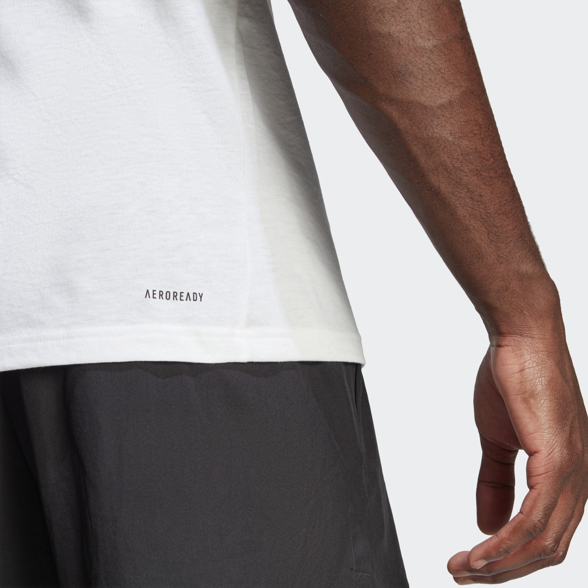 Adidas Playera Deportiva Train Essentials Feelready Logo. 6