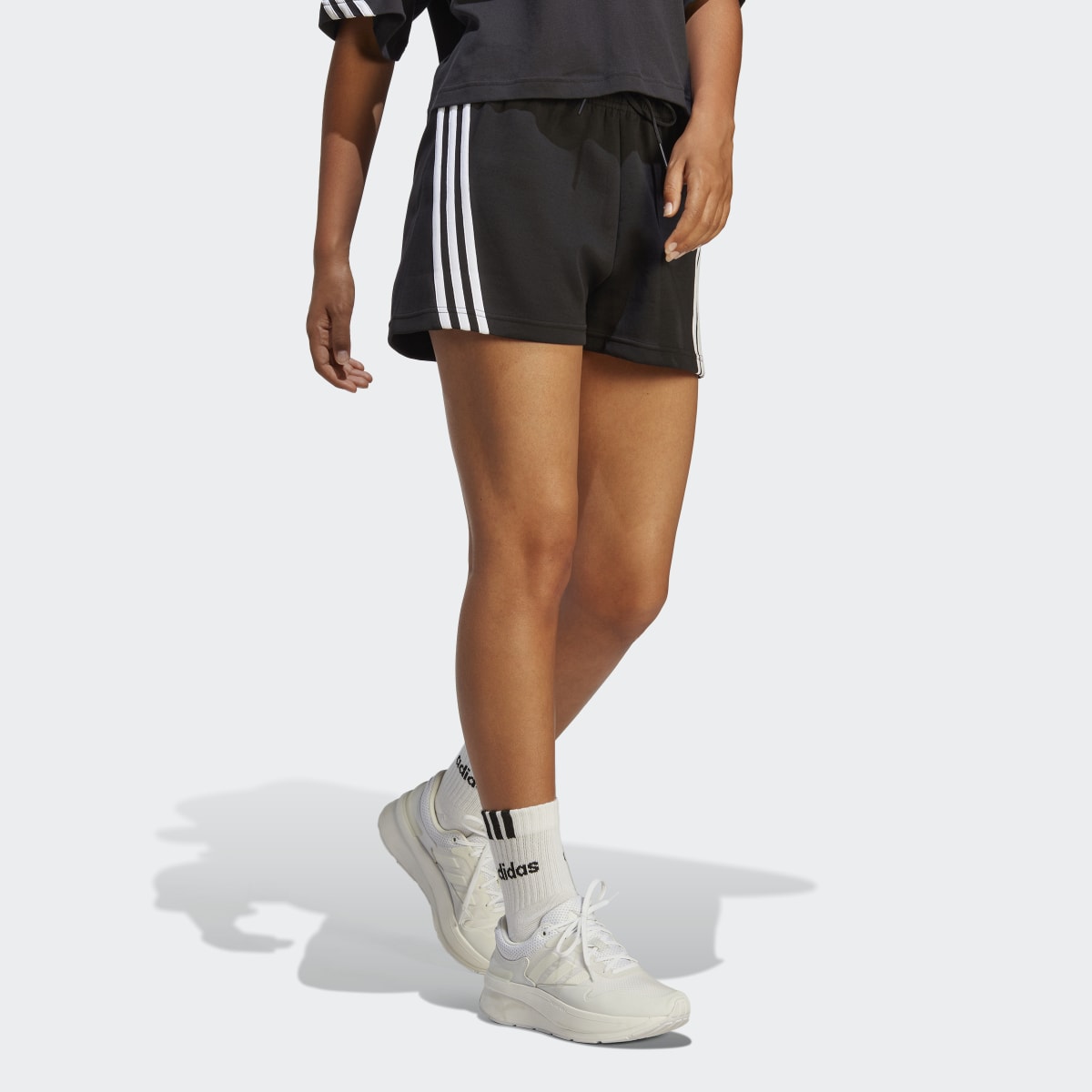 Adidas Future Icons 3-Streifen Shorts. 4