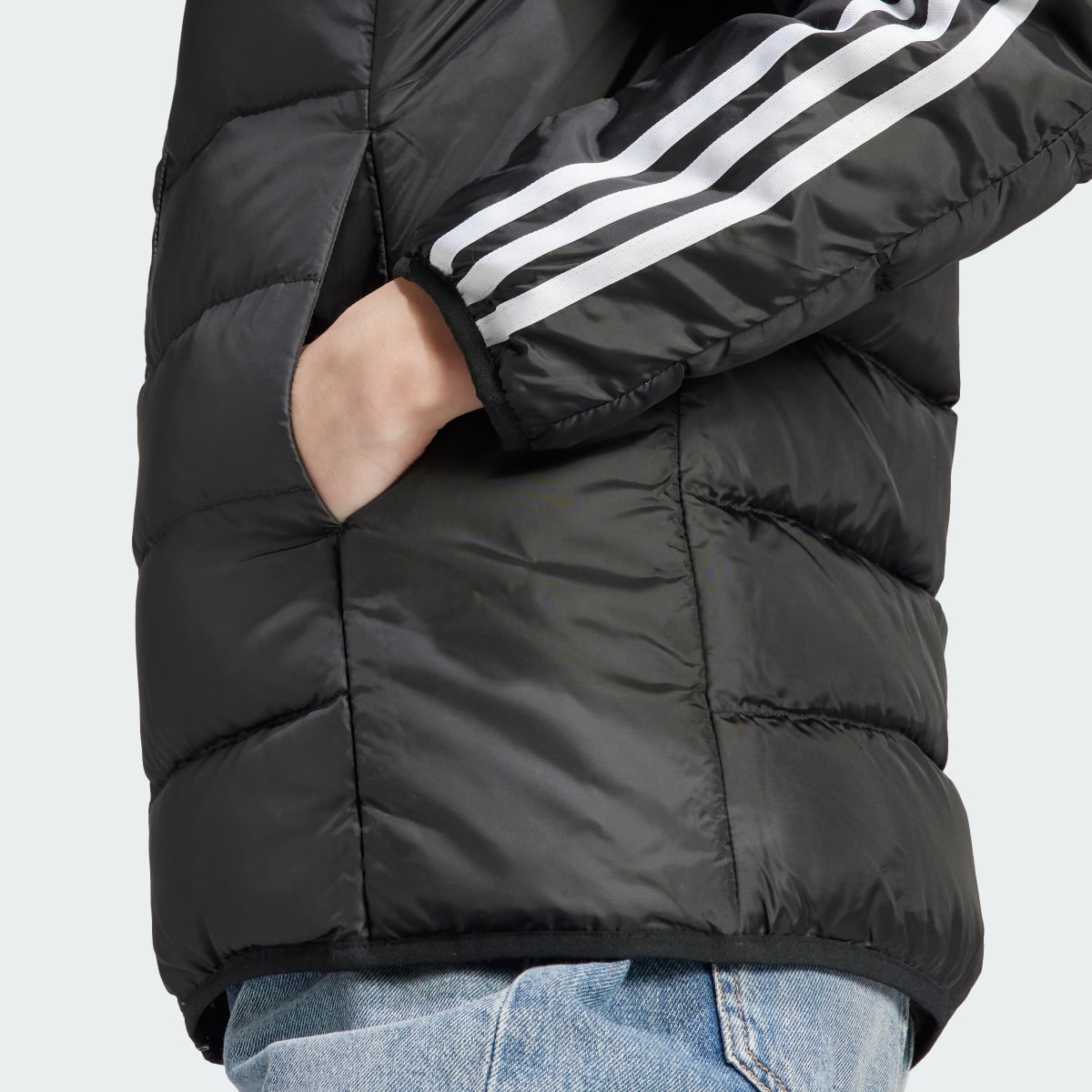 Adidas Essentials 3-Streifen Light Daunenjacke. 7