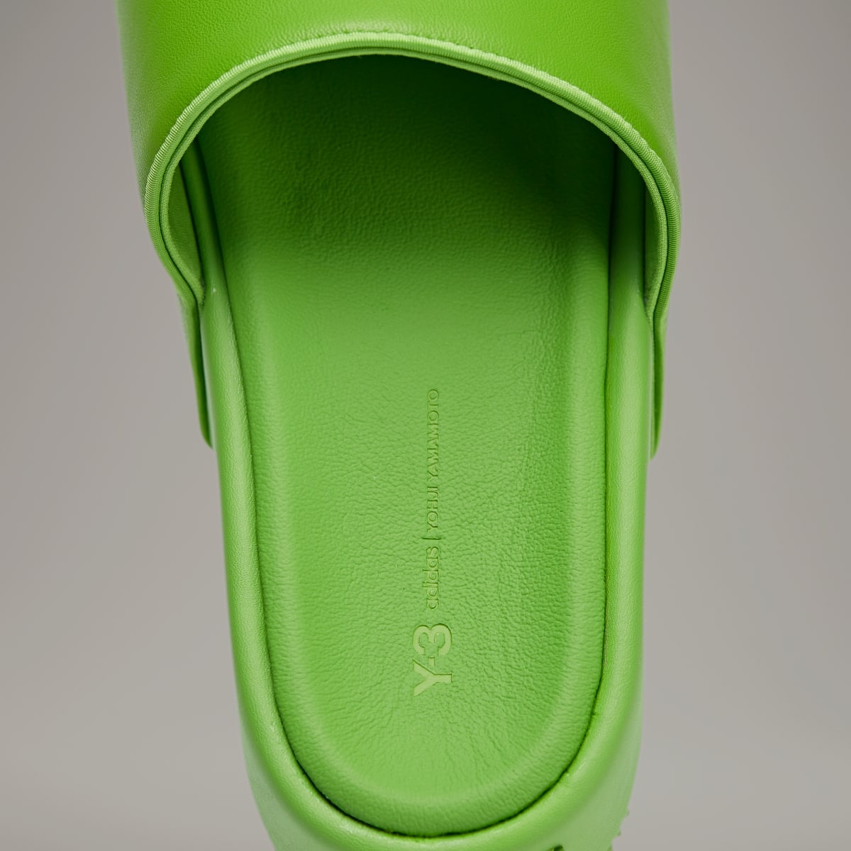 Adidas Y-3 SLIDE. 11