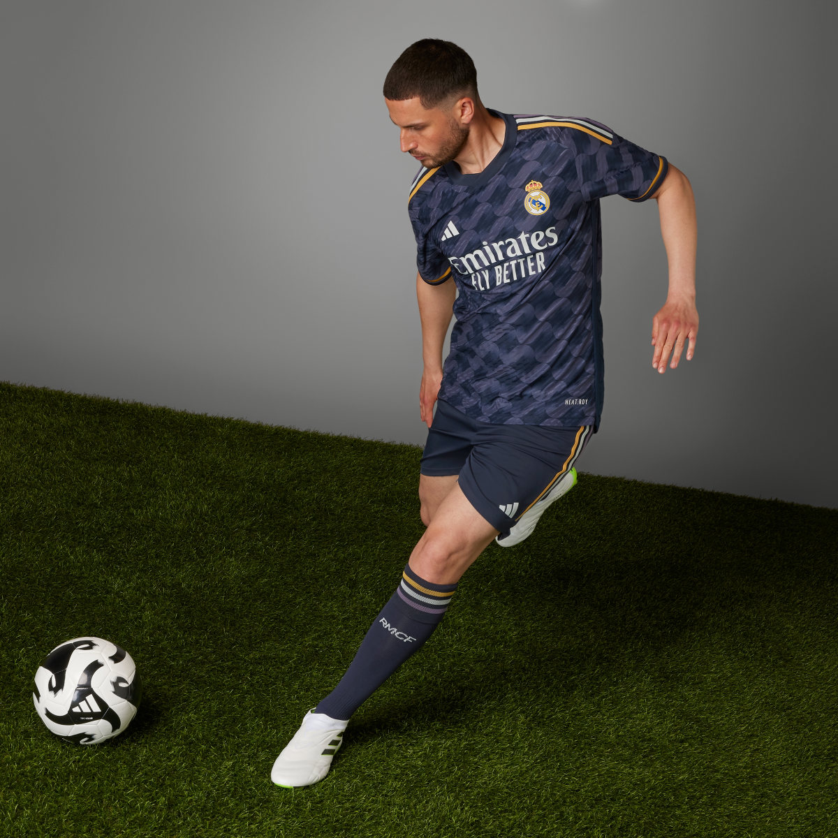 Adidas Maglia Away Authentic 23/24 Real Madrid. 6