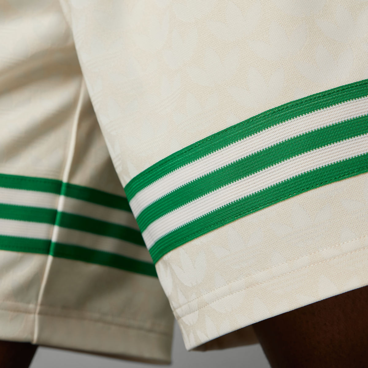 Adidas Pantalón corto Adicolor 70s Monogram. 5