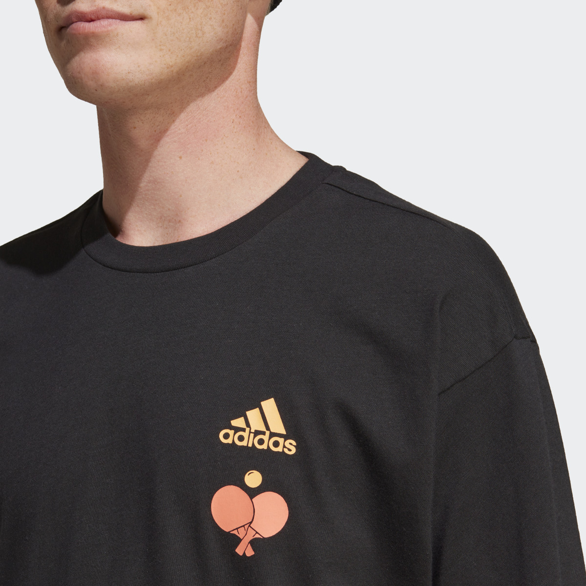 Adidas T-shirt graphique. 5