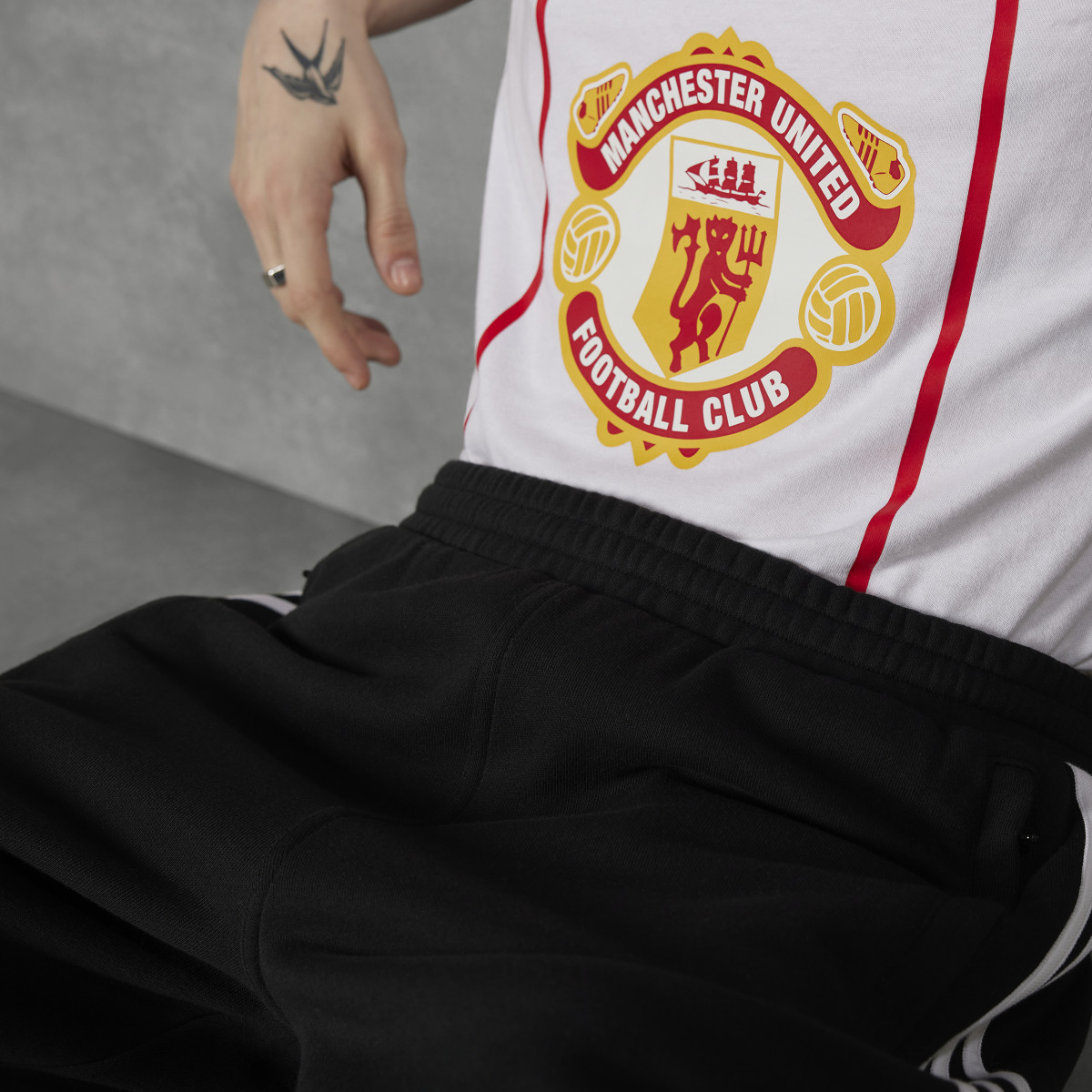 Adidas Manchester United OG Sweat Shorts. 7