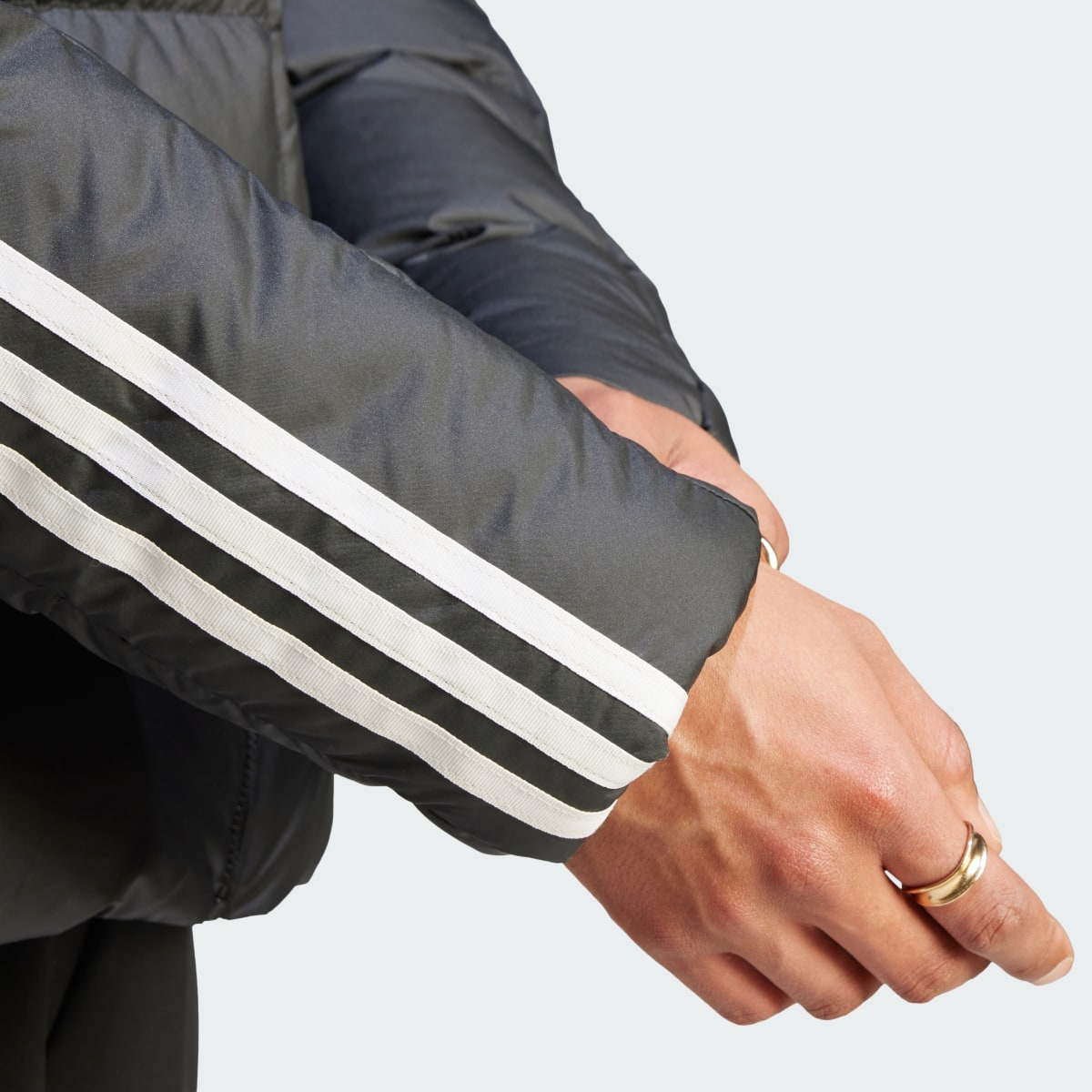 Adidas Chaqueta de plumón con capucha Essentials Midweight. 7