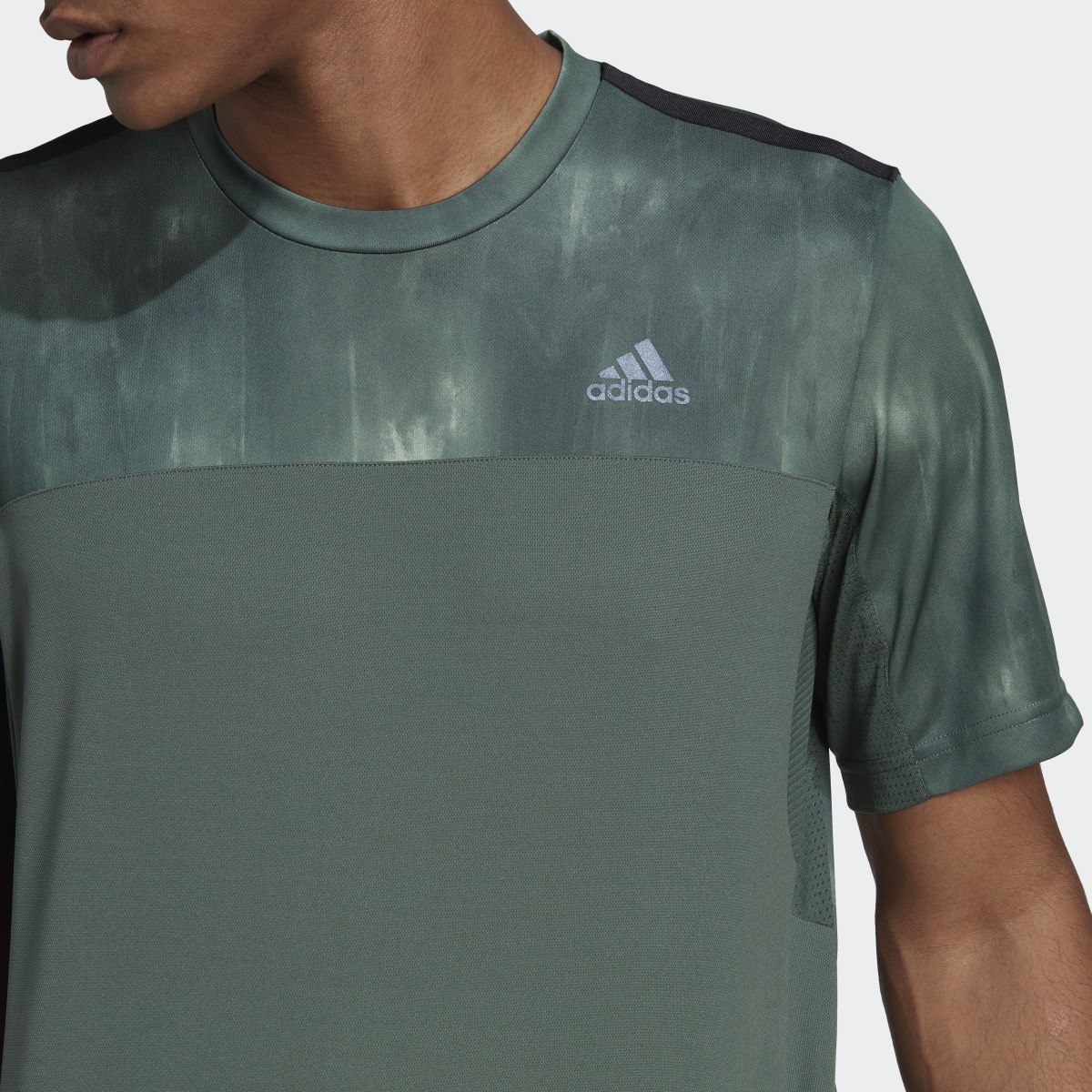 Adidas Playera de Entrenamiento AEROREADY Workout con Estampado Chalk. 6