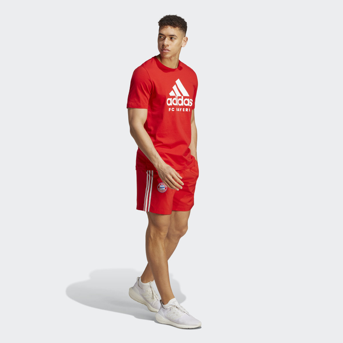 Adidas FC Bayern DNA Graphic Tişört. 4