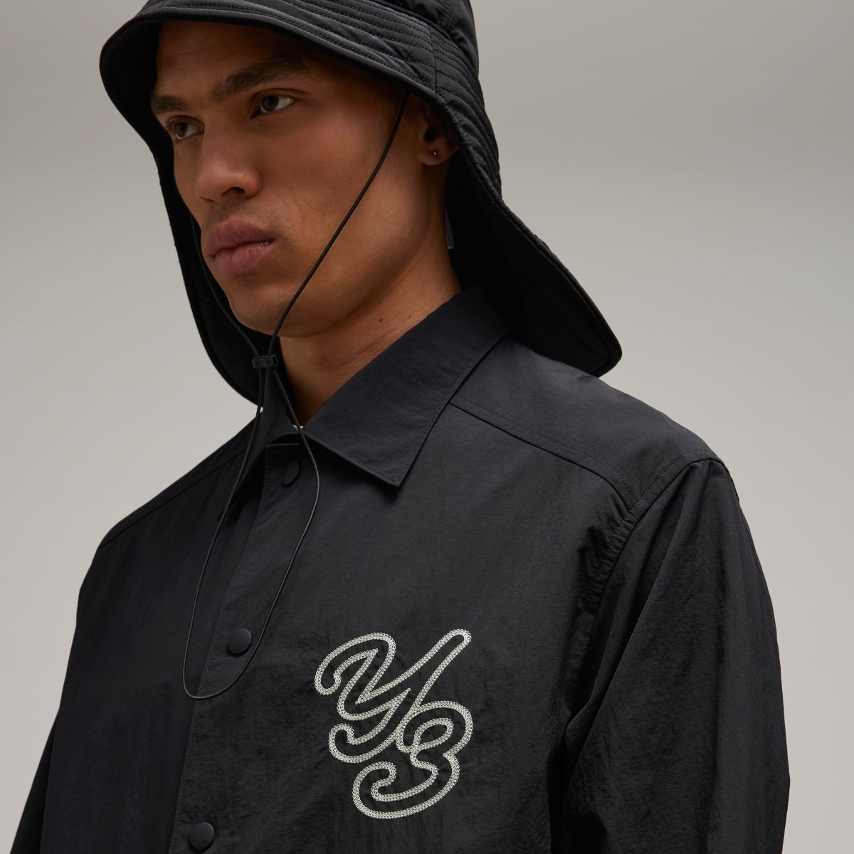 Adidas Y-3 Logo Coach Jacke. 6