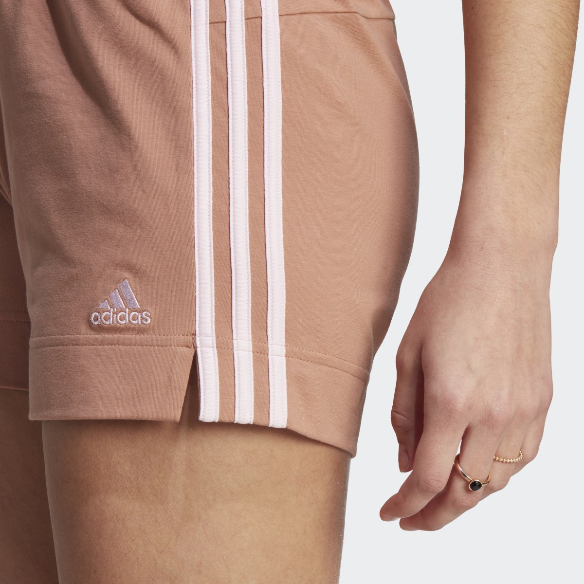 Adidas Essentials Slim 3-Streifen Shorts. 5