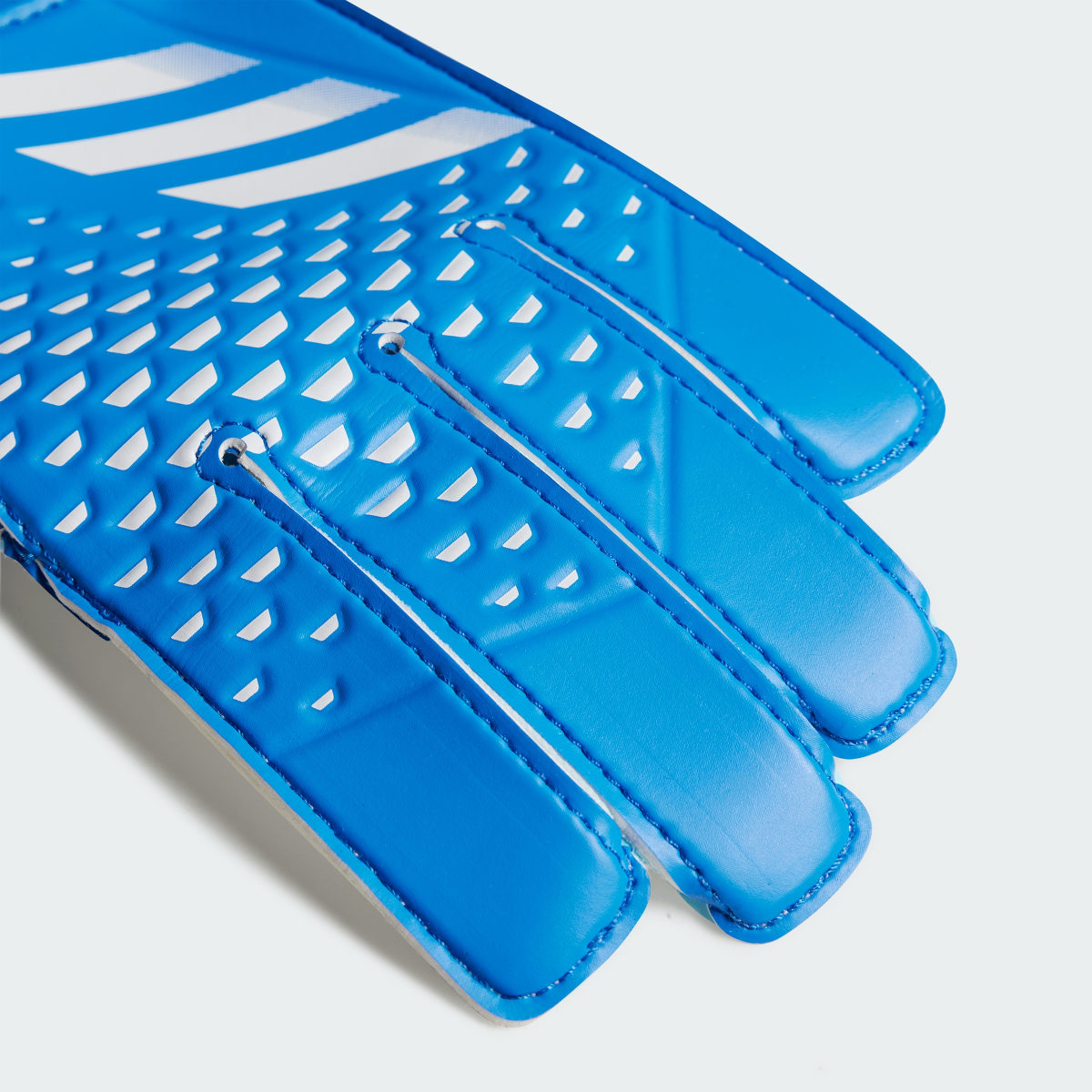 Adidas Predator Training Goalkeeper Gloves. 4