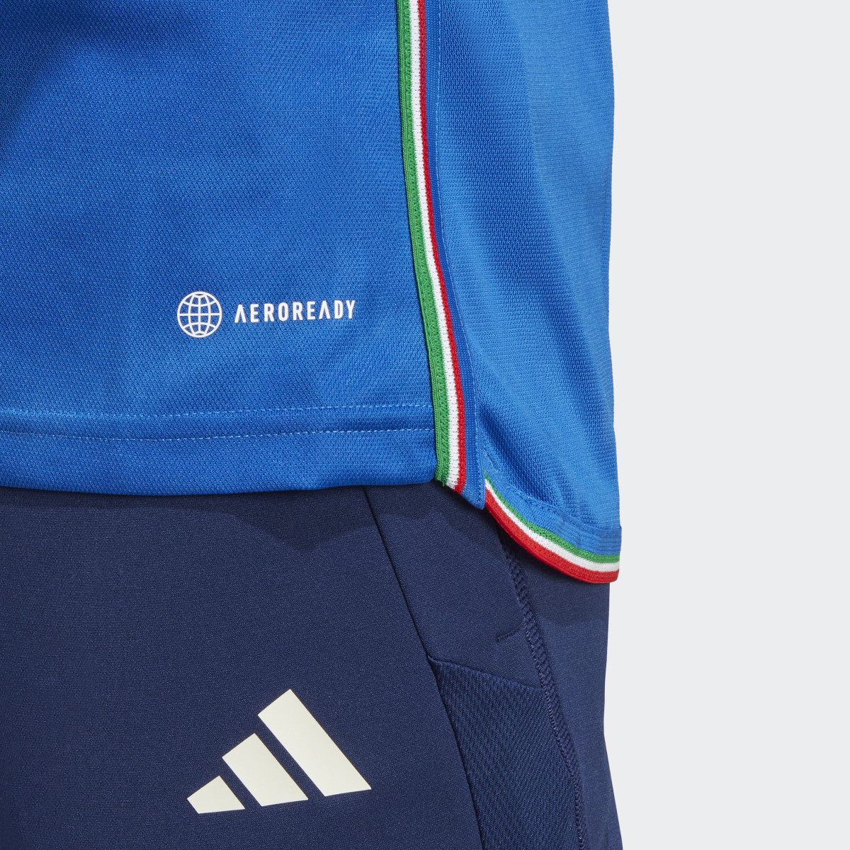 Adidas Italien 23 Heimtrikot. 11