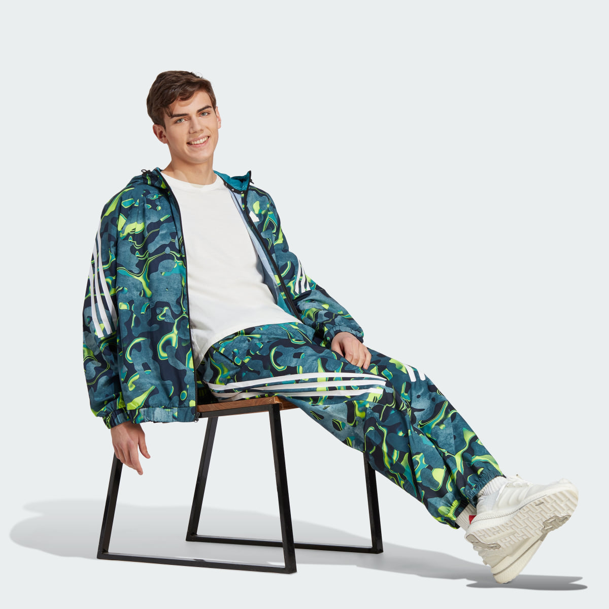 Adidas Future Icons Allover Print Hose. 4