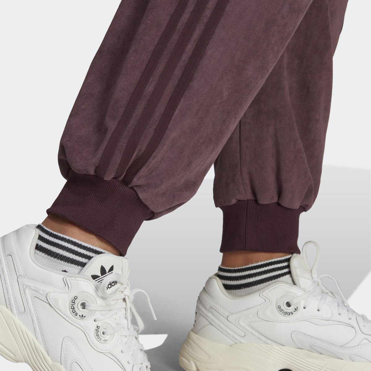 Adidas Pantaloni adicolor Classics Suede Cuffed. 6