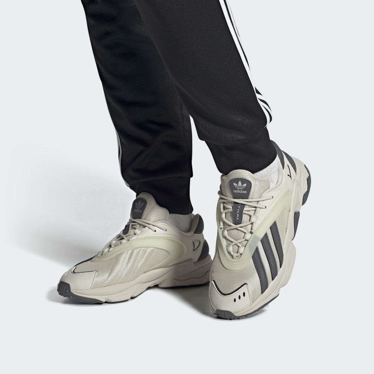 Adidas Oztral Schuh. 7