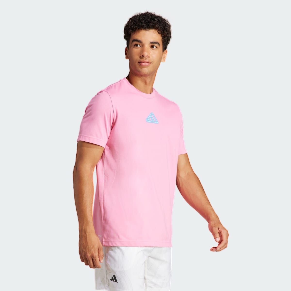 Adidas Playera de Tenis Play AEROREADY Estampada. 4