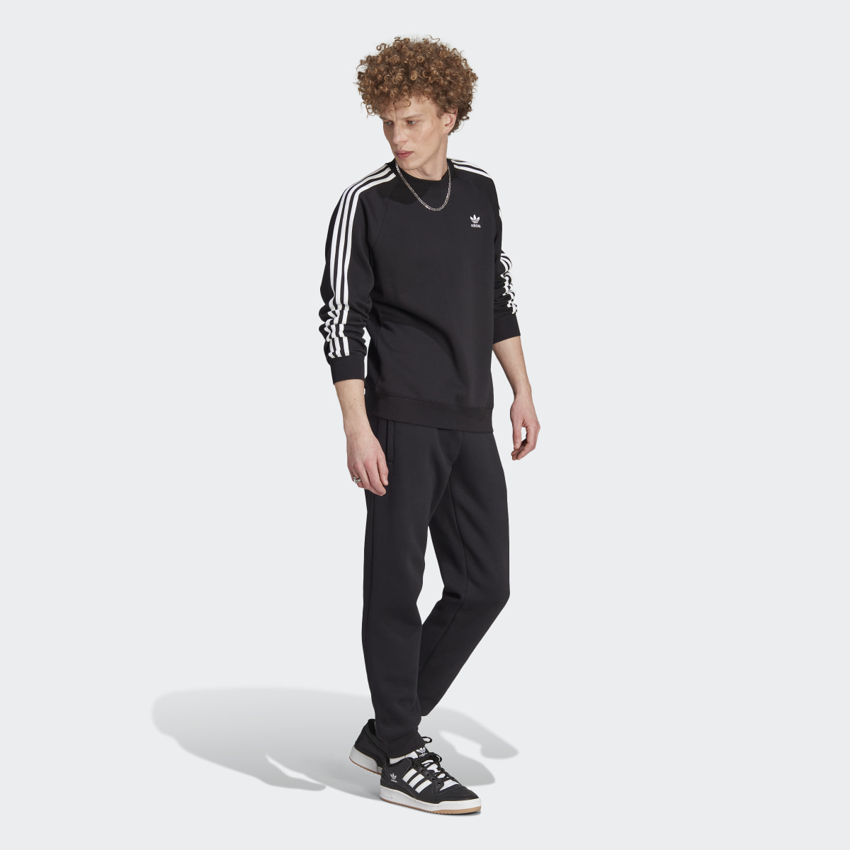 Adidas adicolor Classics 3-Streifen Sweatshirt. 4