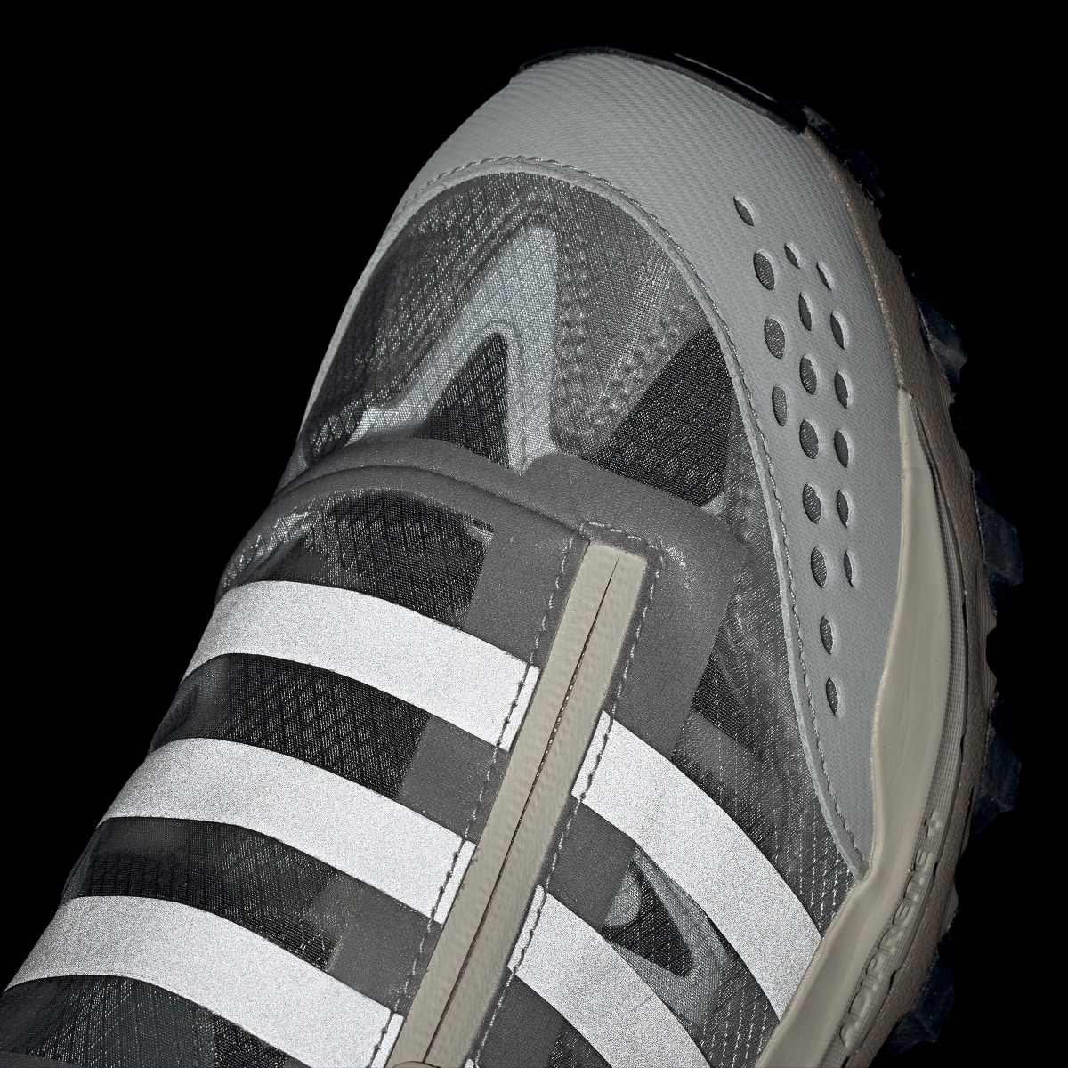 Adidas HYPERTURF ADVENTURE SHIELD. 12