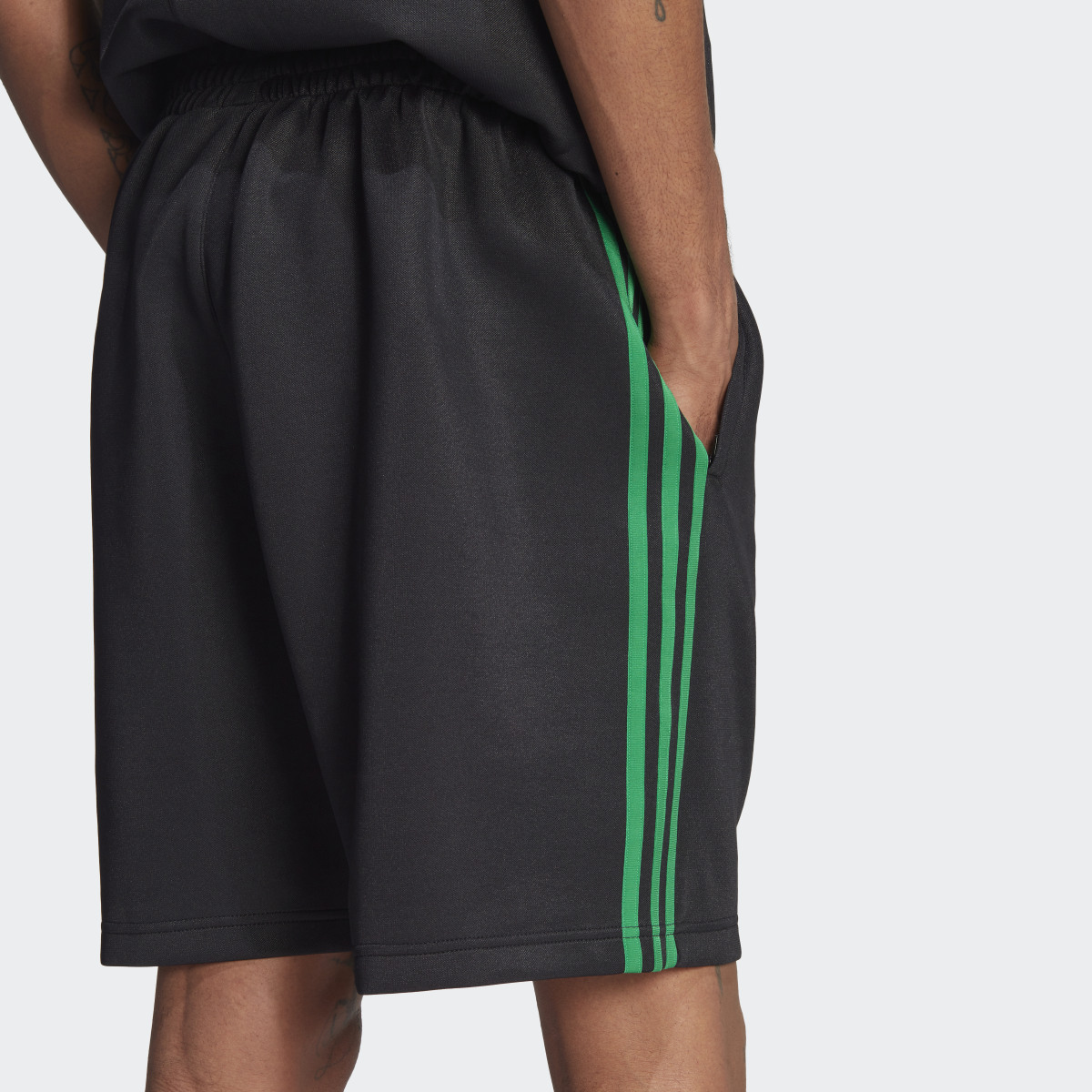 Adidas Adicolor Classics+ Shorts. 6