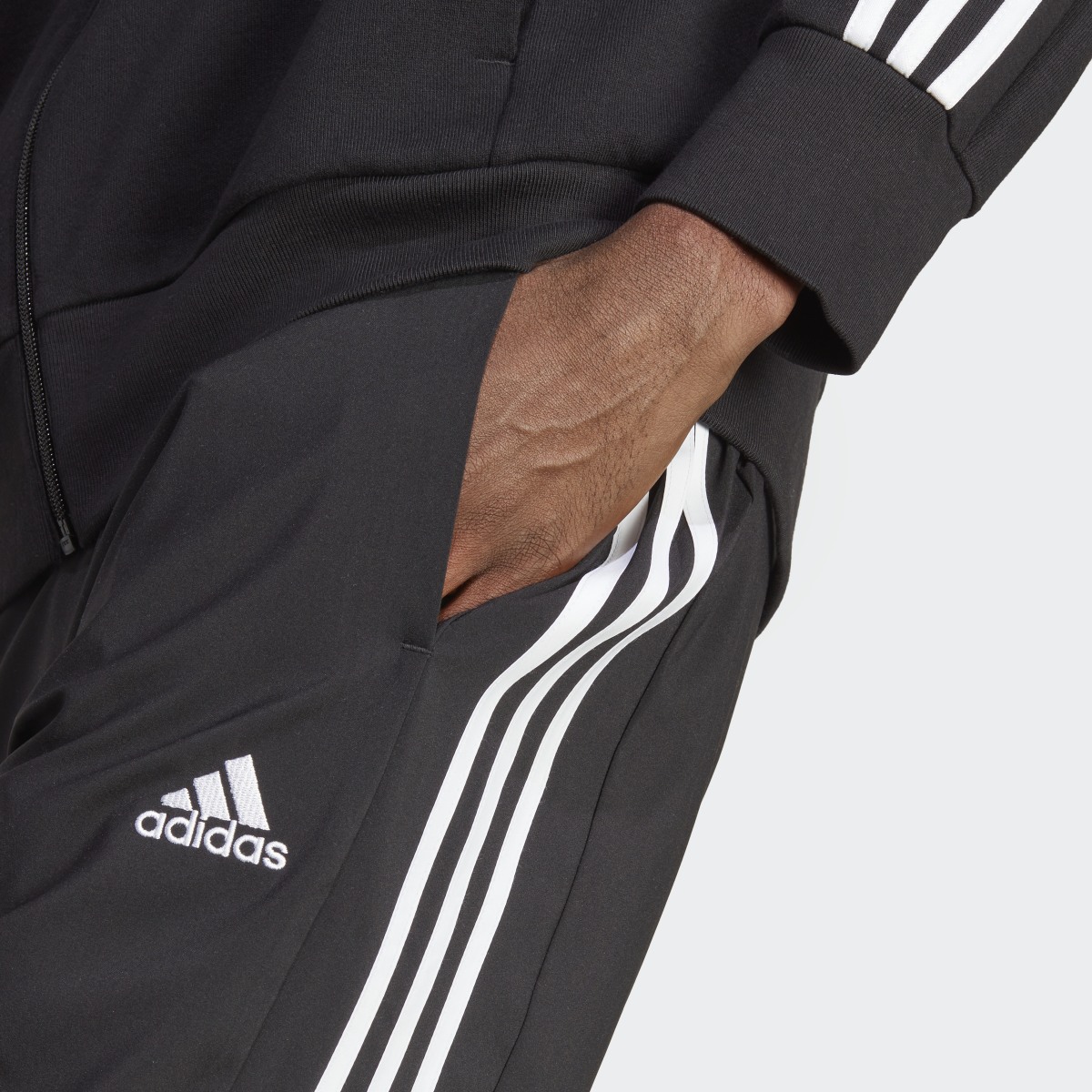 Adidas AEROREADY Essentials Tapered Cuff Woven 3-Streifen Hose. 8