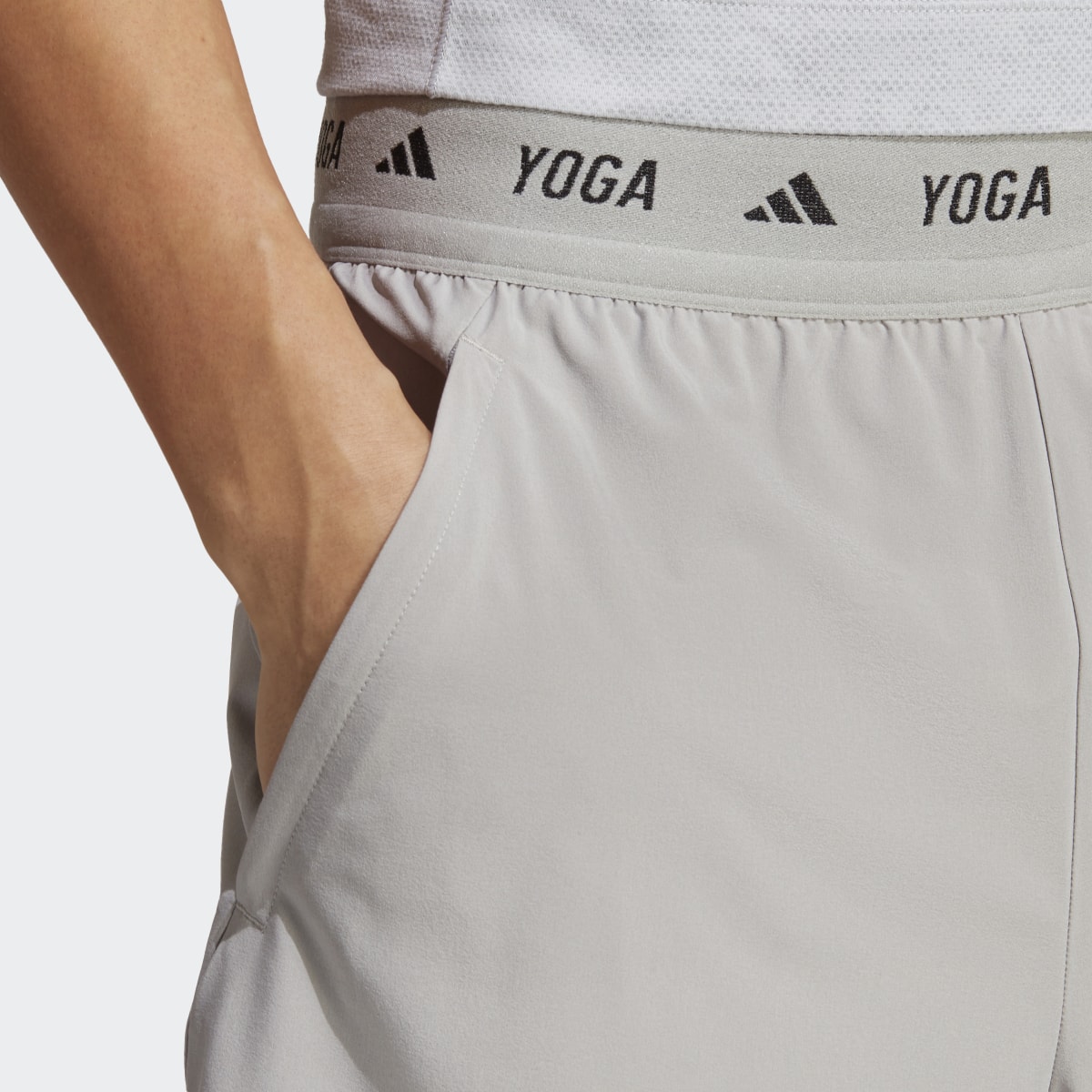 Adidas Pantalón corto Yoga Training 2-in-1. 6