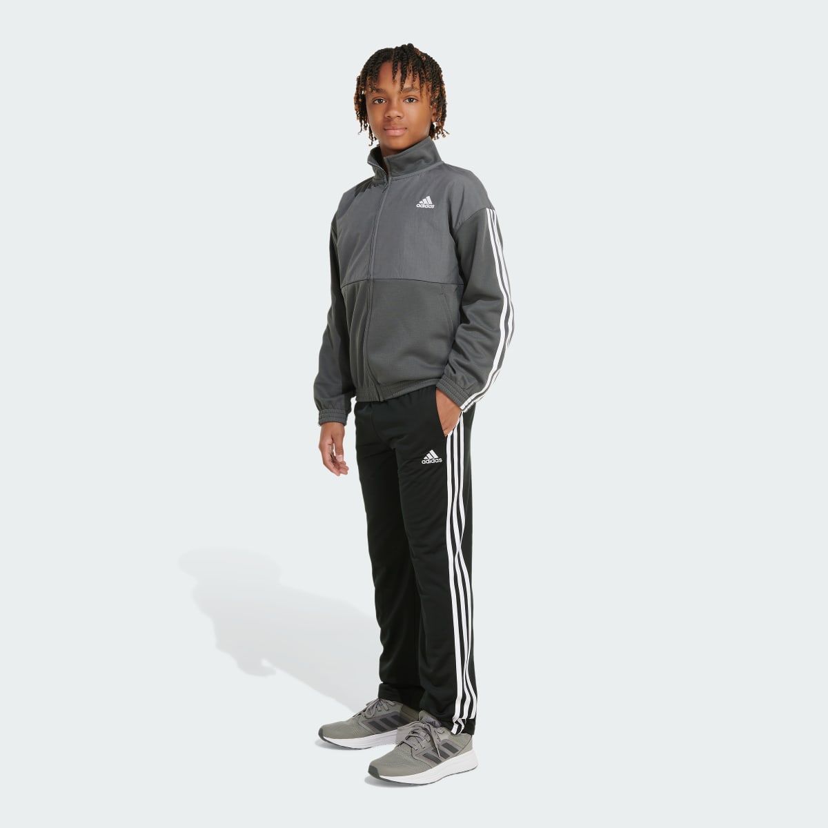 Adidas LIFESTYLE JACKET. 6