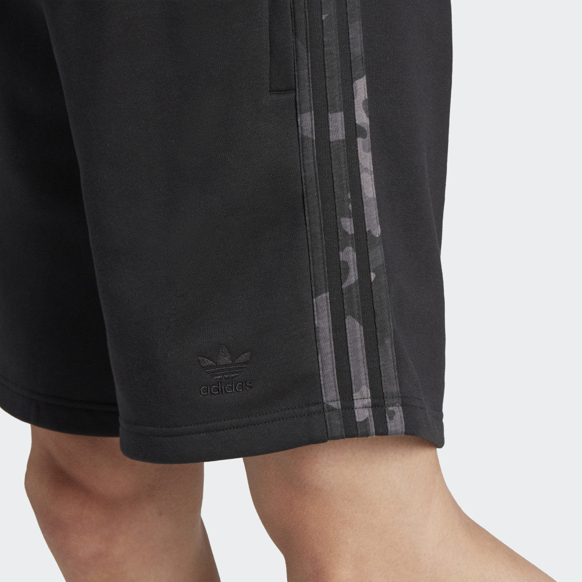 Adidas Pantalón corto Graphics Camo Stripe. 6