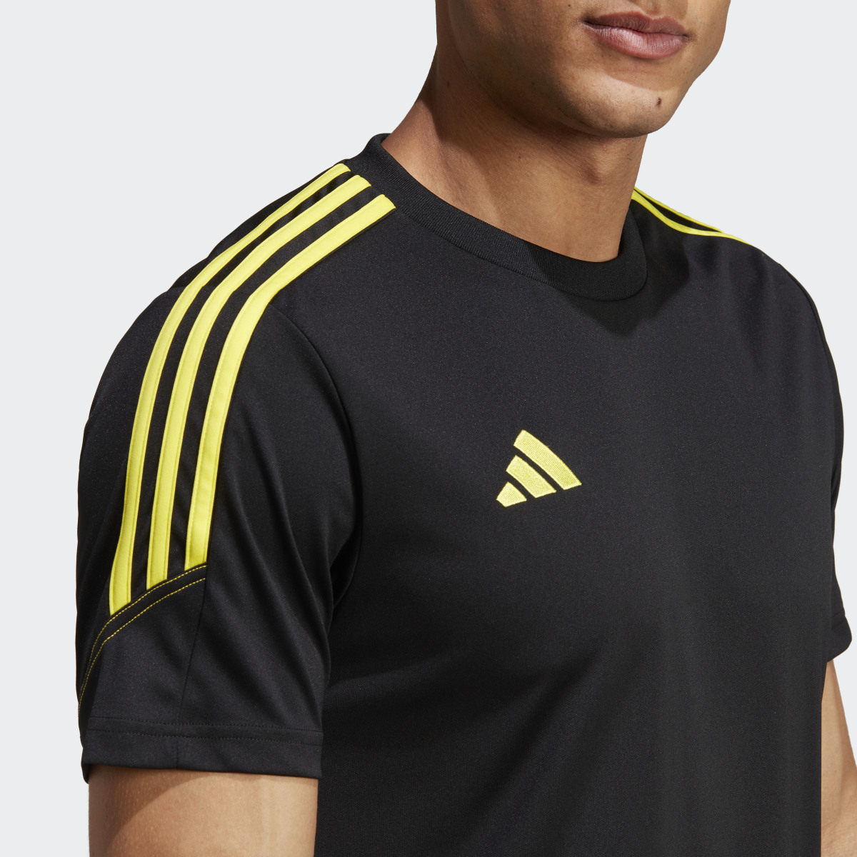 Adidas Jersey de Entrenamiento Tiro 23 Club. 6