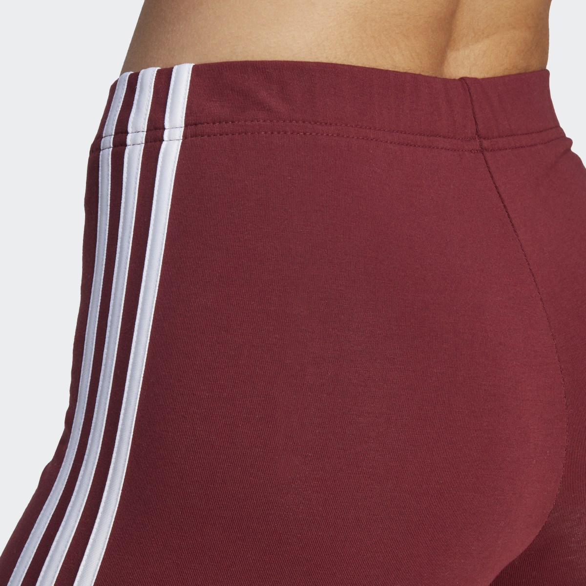 Adidas Essentials 3-Streifen kurze Tight. 6