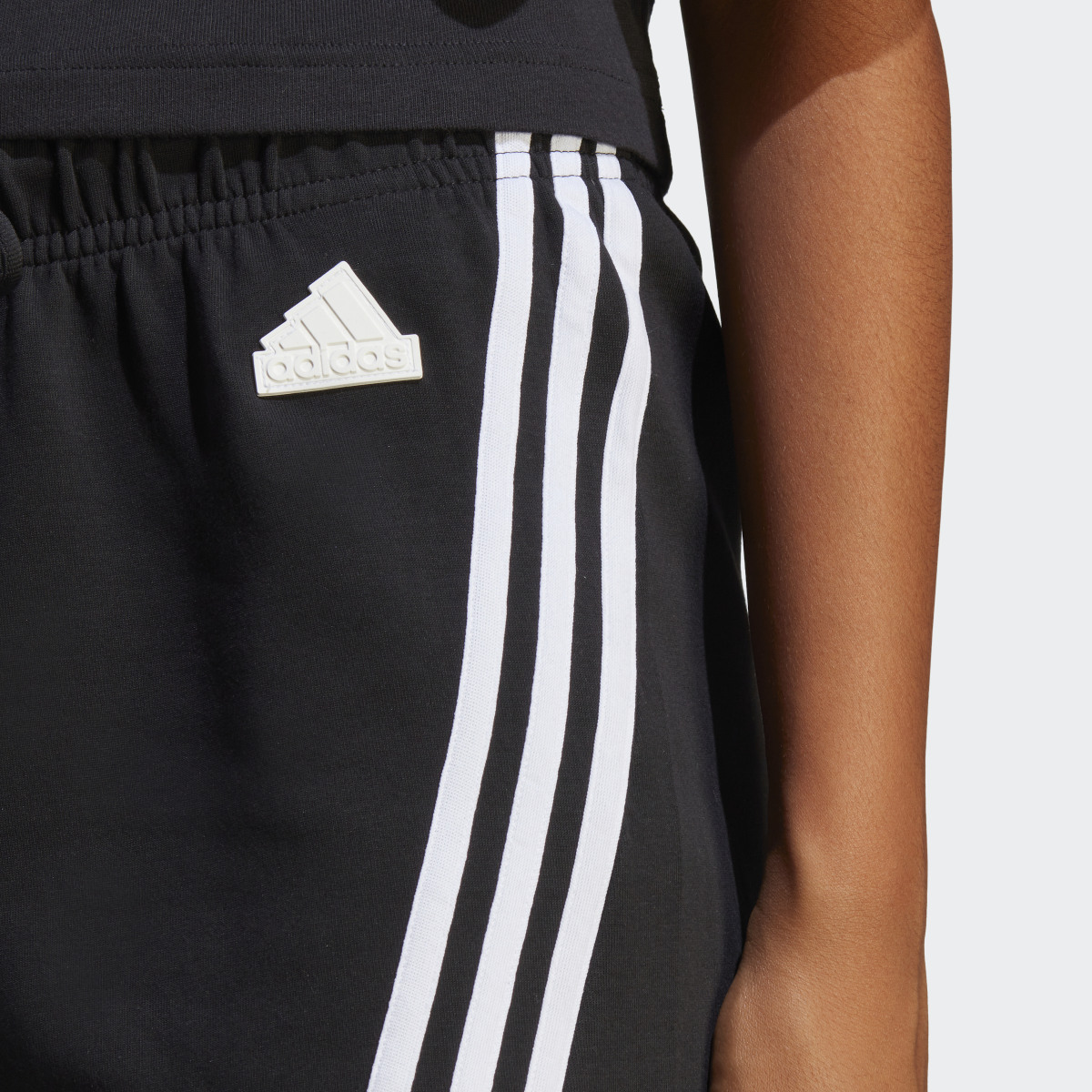 Adidas Future Icons 3-Streifen Shorts. 6