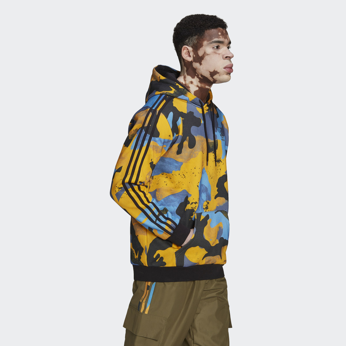 Adidas Sweat-shirt à capuche et imprimé camouflage intégral. 4