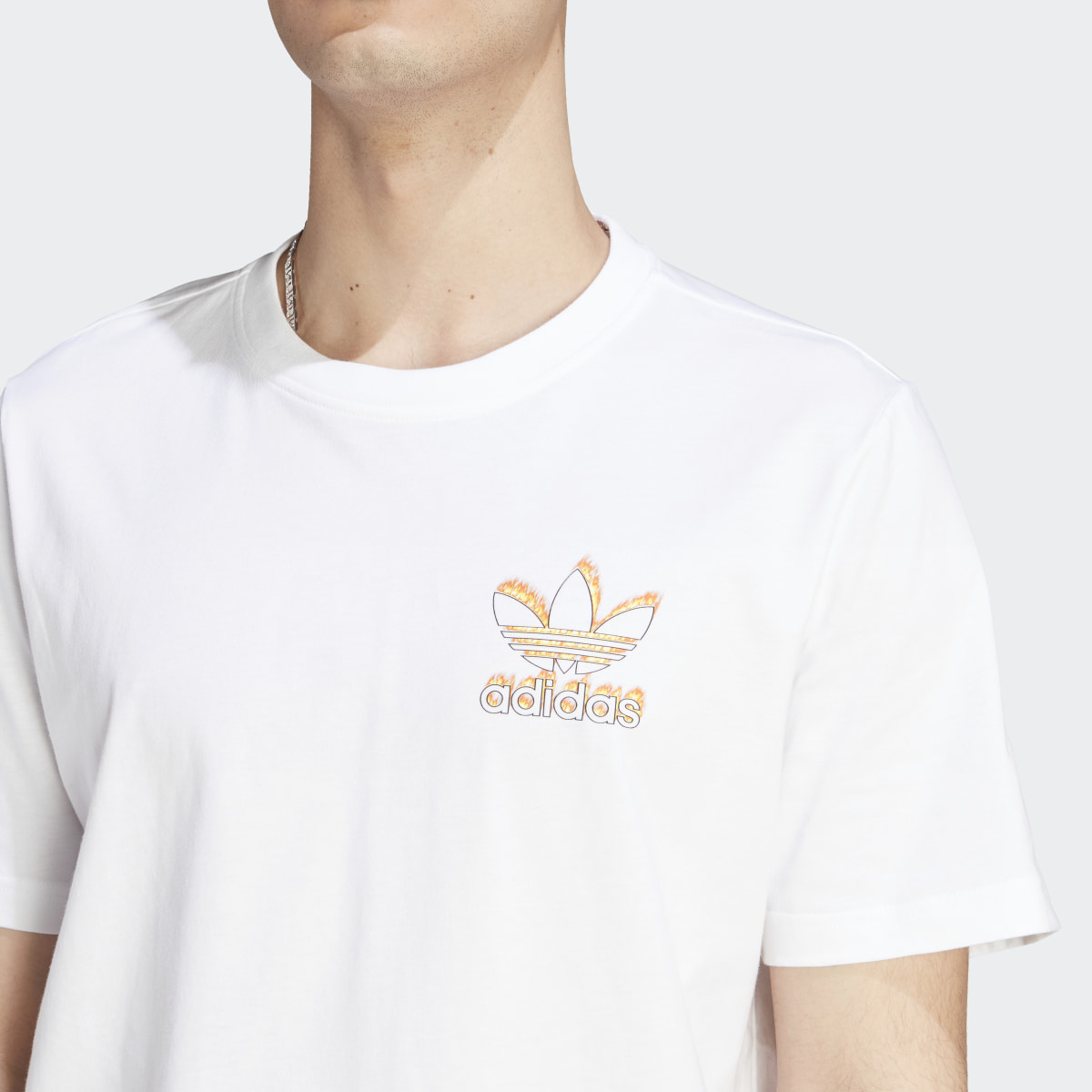 Adidas T-shirt à logos Trèfle enflammés. 6