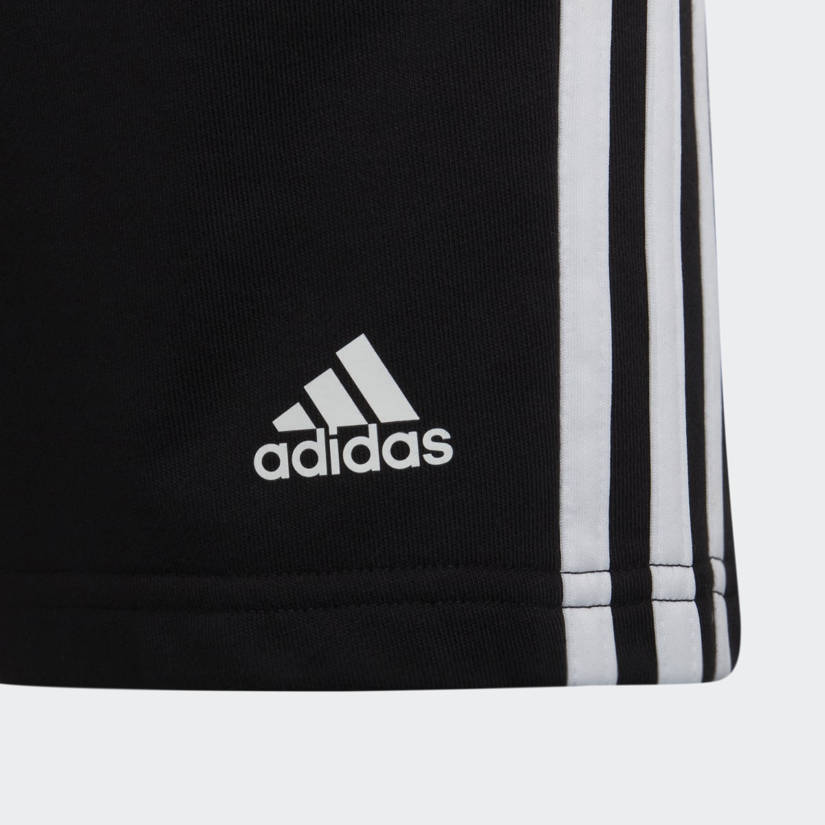 Adidas Essentials 3-Streifen Shorts. 4